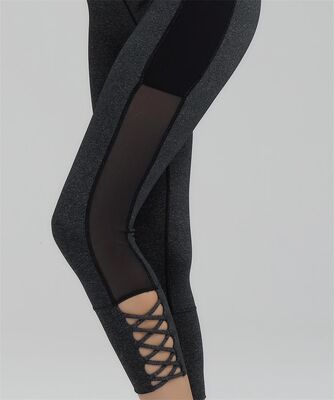 Wholesale mesh ventilation along sides fashionable design breathable yoga capri leggings